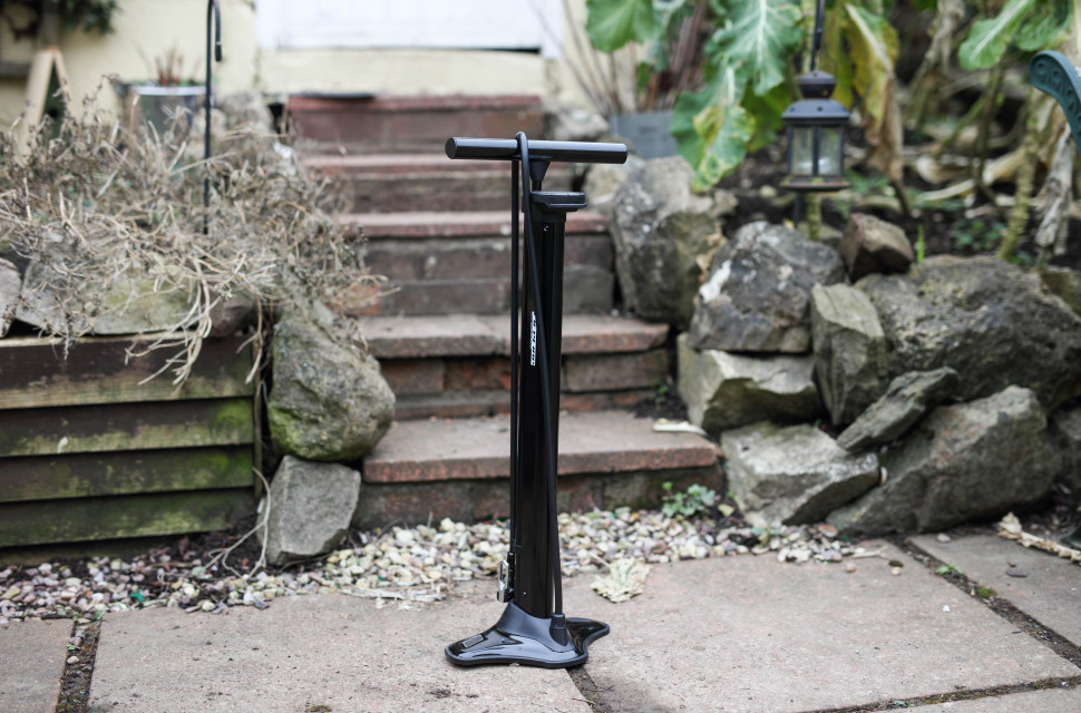 Lifeline AirBlast Tubeless Tyre Track Pump review off road.cc